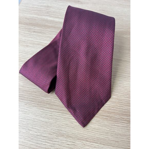 Nautica Red and Black Geometric Design 100% Silk Designer Tie - Picture 1 of 6